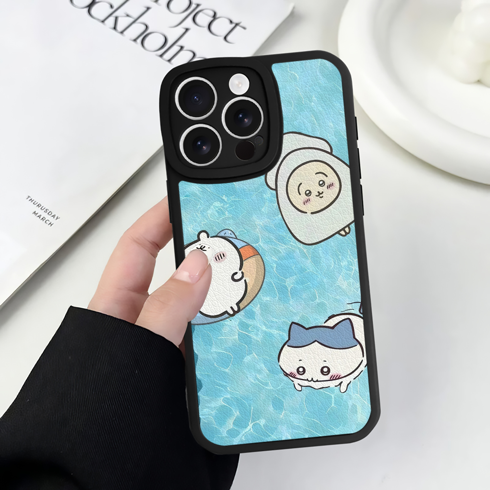 （画像用） ちいかわ Chii-kawa 【iPhone 16シリーズ対応】シリコンスマホケース（レザー調） 材質：シリコン
